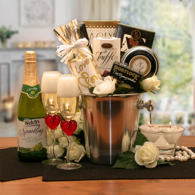 Best Romantic Gift Basket for Couples | Wedding & Honeymoon