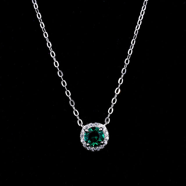 18k White Gold Emerald Pendant Necklace